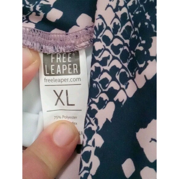 Free Leaper womens Cropped Running Pants Size Xl Purple Blue Print Stretch - Picture 4 of 6